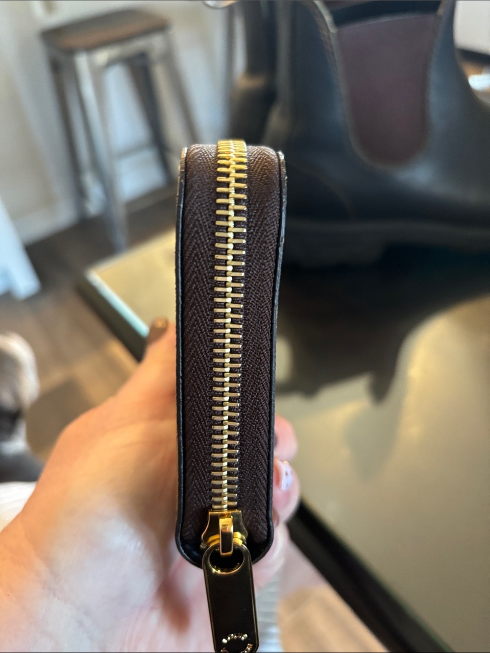 Louis Vuitton Reverse Monogram Zippy Wallet - Picture 5 of 10